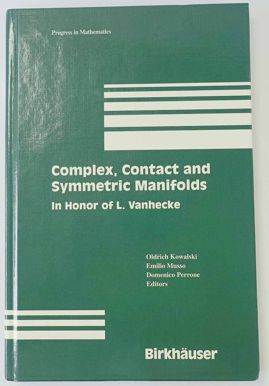 Complex, Contact and Symmetric Manifolds: In Honor of L. Vanhecke