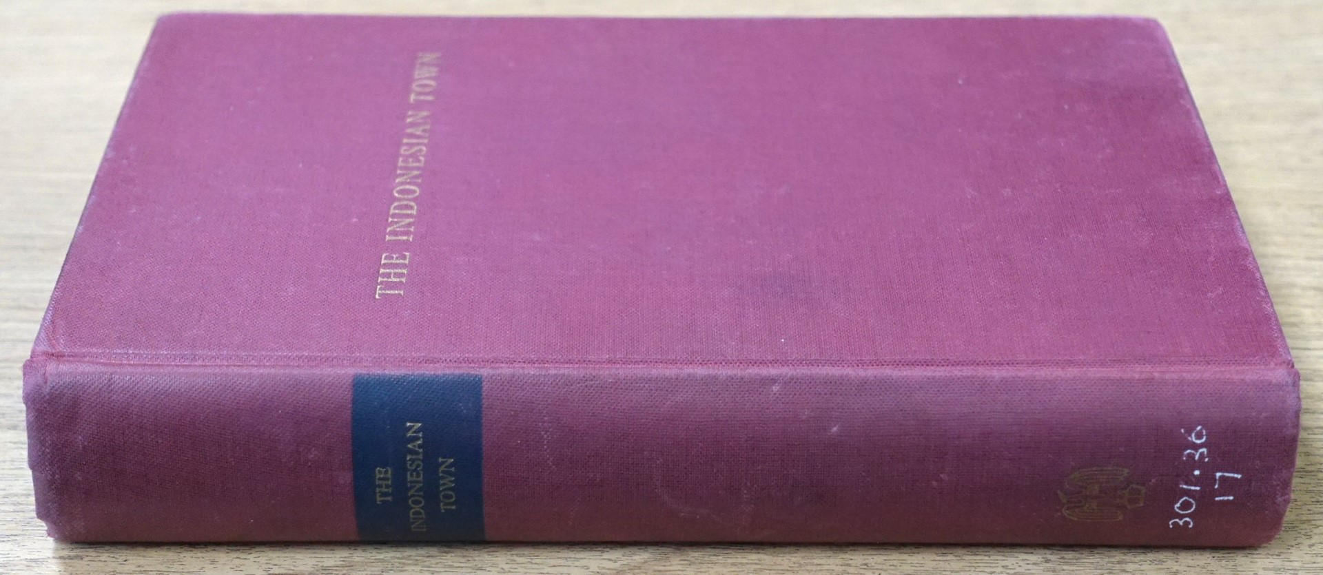 Selected Studies on Indonesia By Dutch Scholars: The Indonesian Town (Studies in Urban Sociology