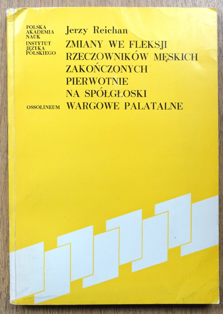 Zmiany we fleksji RZECZOWNIKOW MESKICH ZAKONCZONYCH pierwotnie na SPOLGLOSKI wargowe palatalne