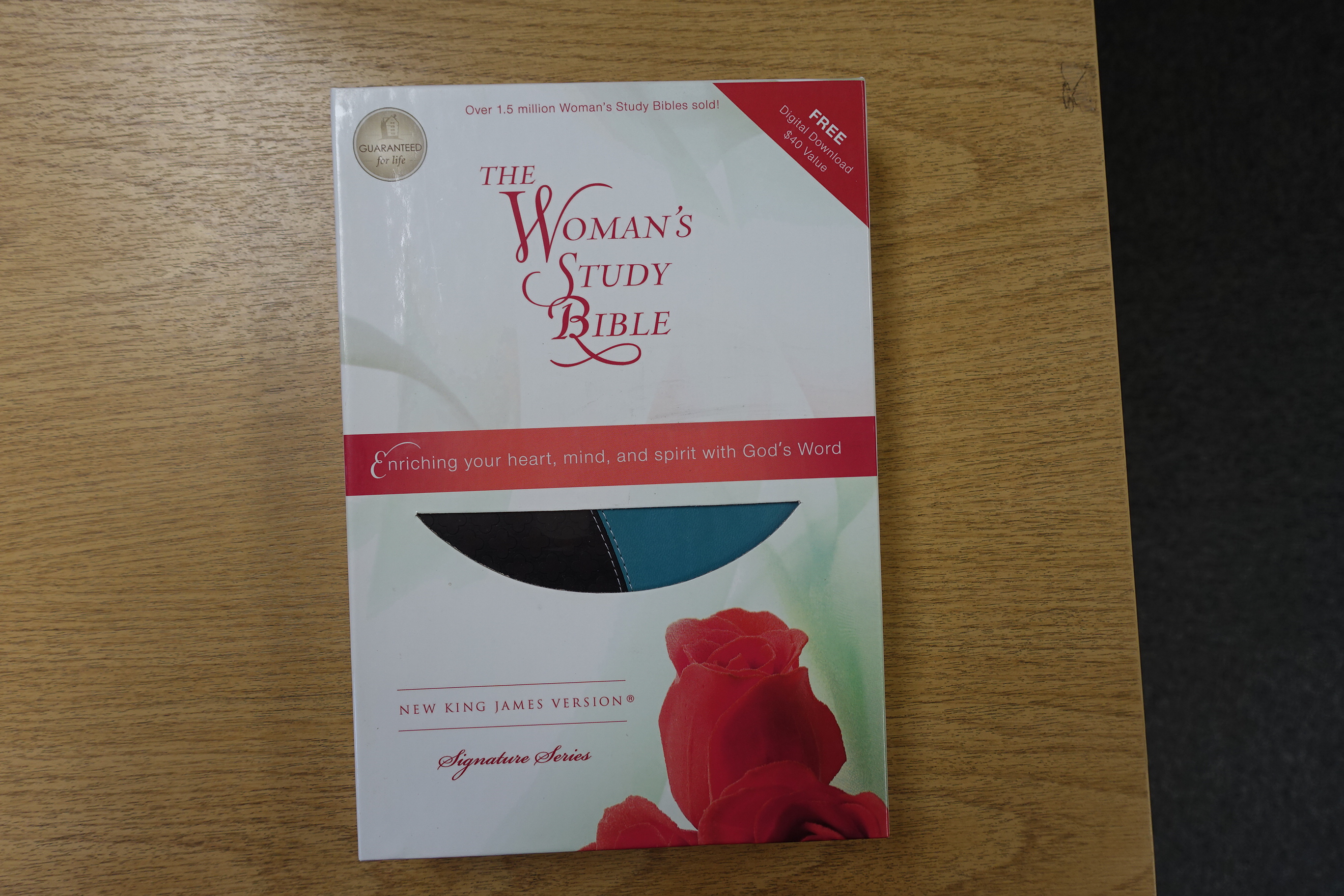 The Woman's Study Bible: New King James Version