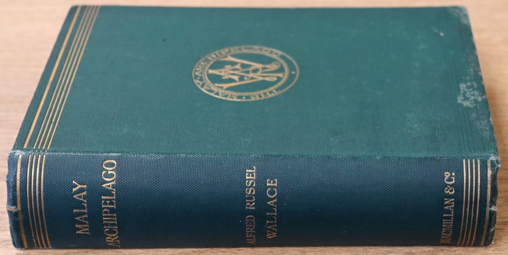 The Malay Archipelago: The Land of the Orang-Utan and the Bird of Paradise: A Narrative of Travel with Studies of Man and Nature